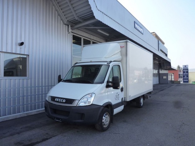 Iveco avec plaque élévatrice