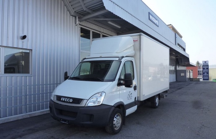 Iveco avec plaque élévatrice
